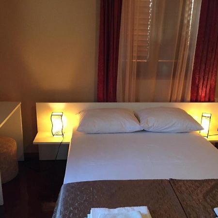 Apartments And Rooms Sinka Биоград на Мору Екстериор снимка