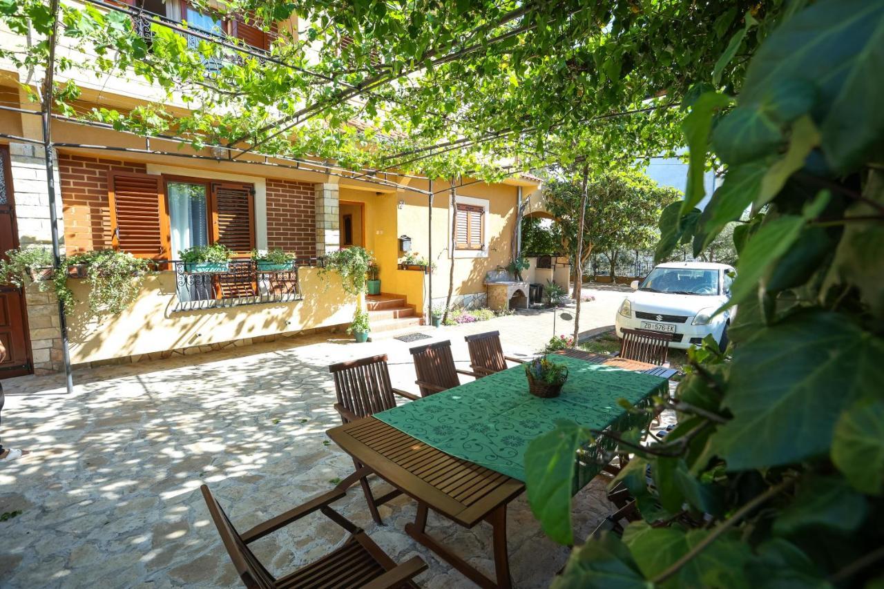 Apartments And Rooms Sinka Биоград на Мору Екстериор снимка