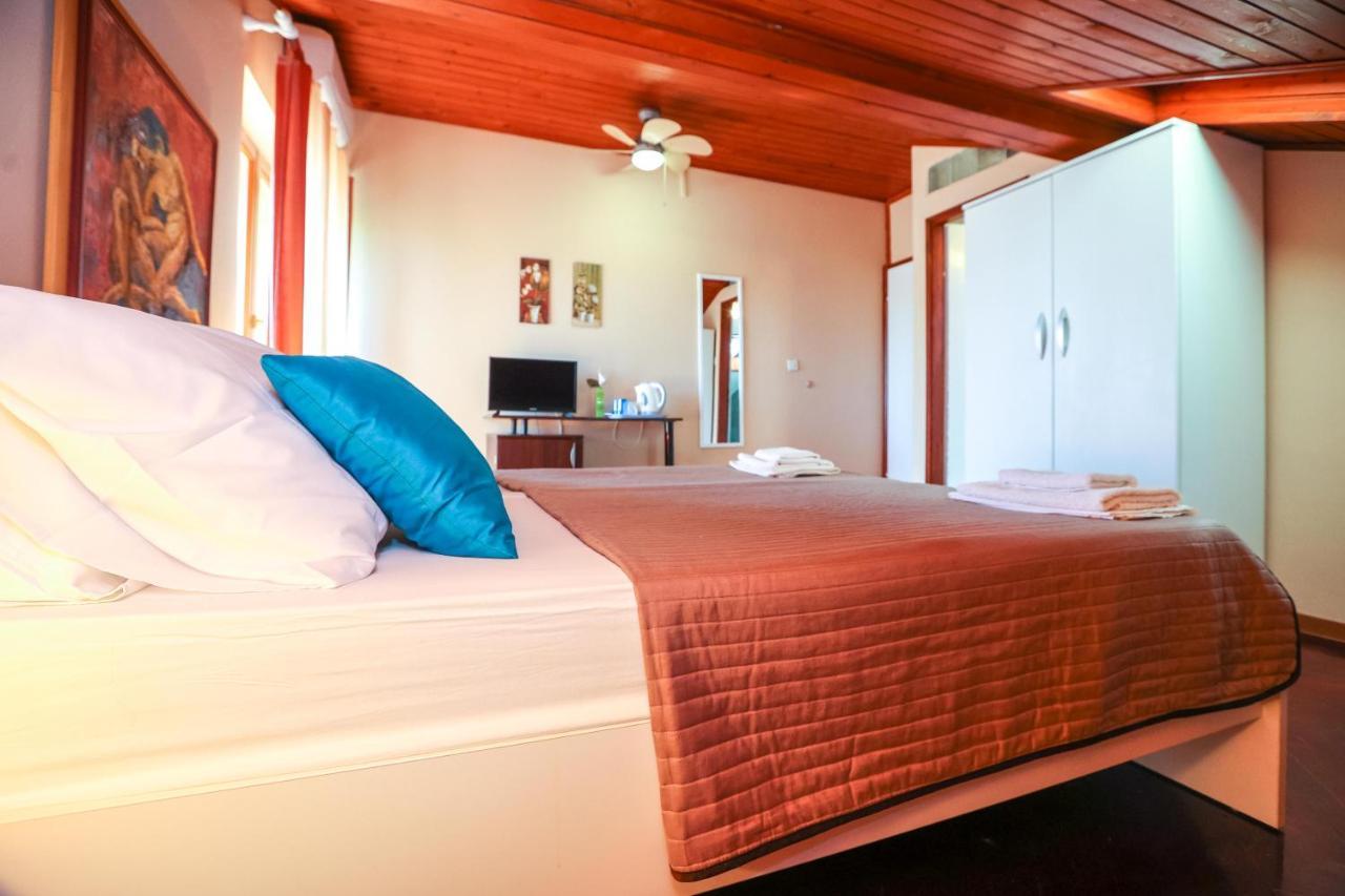 Apartments And Rooms Sinka Биоград на Мору Екстериор снимка