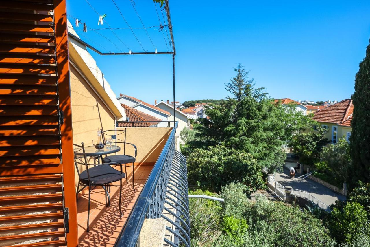 Apartments And Rooms Sinka Биоград на Мору Екстериор снимка