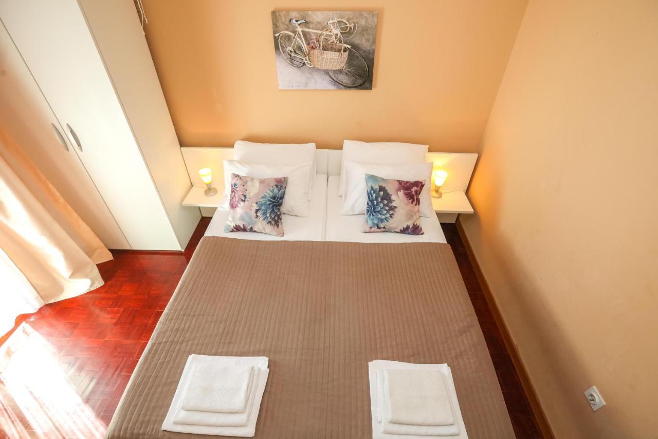 Apartments And Rooms Sinka Биоград на Мору Екстериор снимка