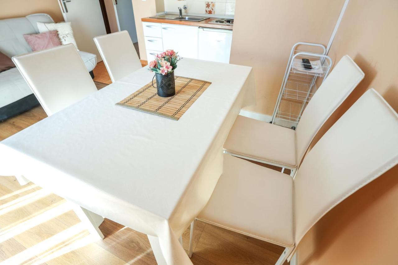 Apartments And Rooms Sinka Биоград на Мору Екстериор снимка