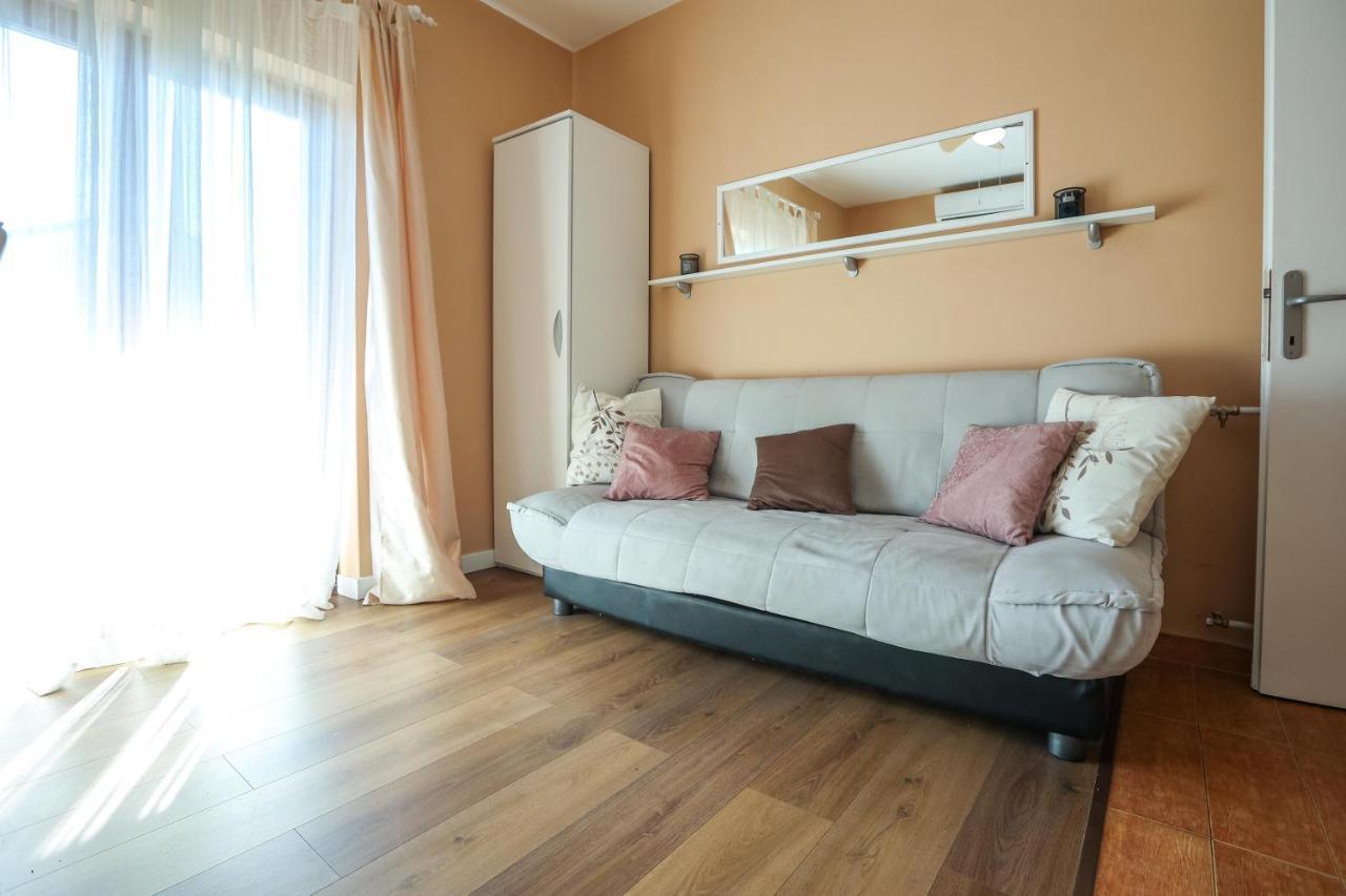 Apartments And Rooms Sinka Биоград на Мору Екстериор снимка