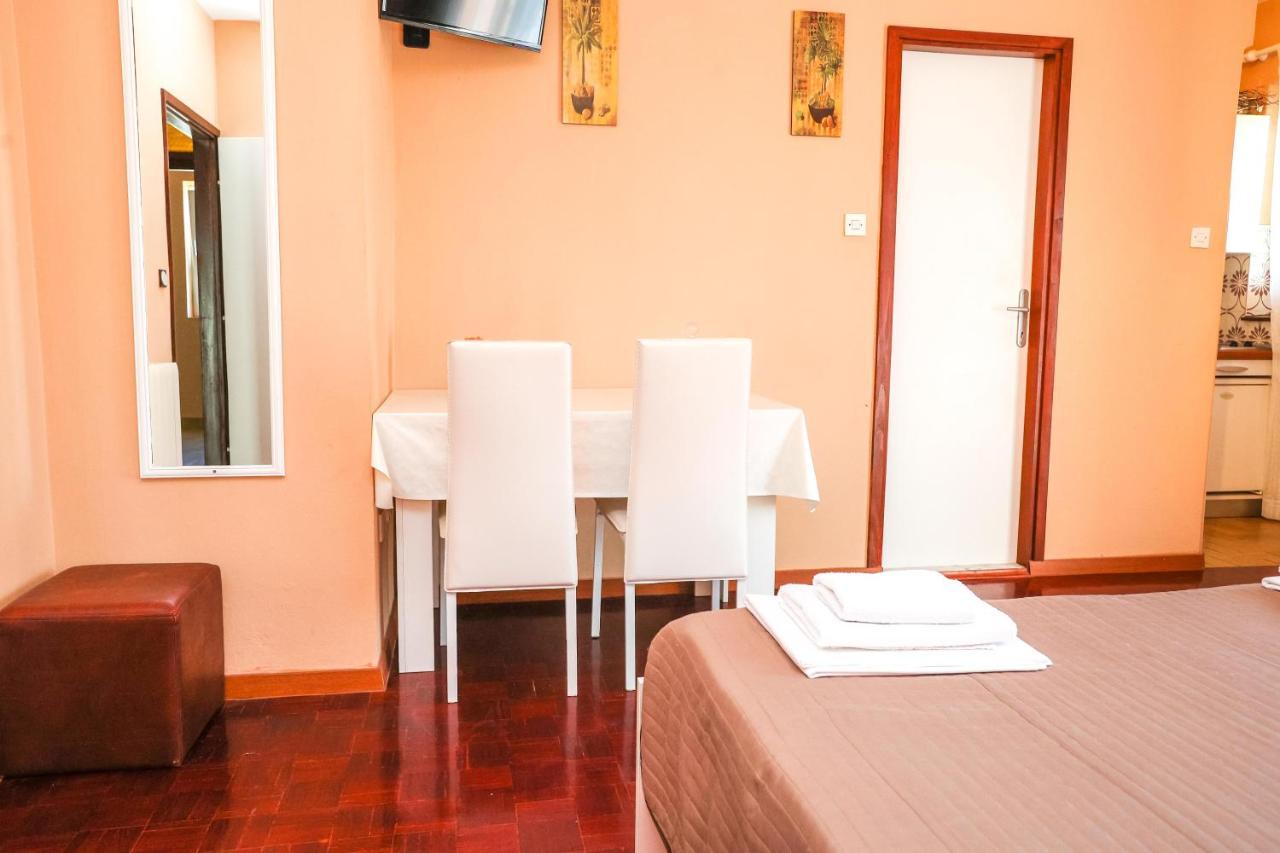 Apartments And Rooms Sinka Биоград на Мору Екстериор снимка