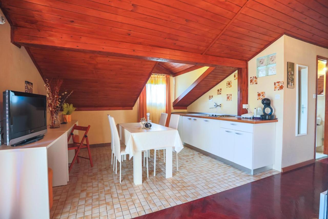 Apartments And Rooms Sinka Биоград на Мору Екстериор снимка