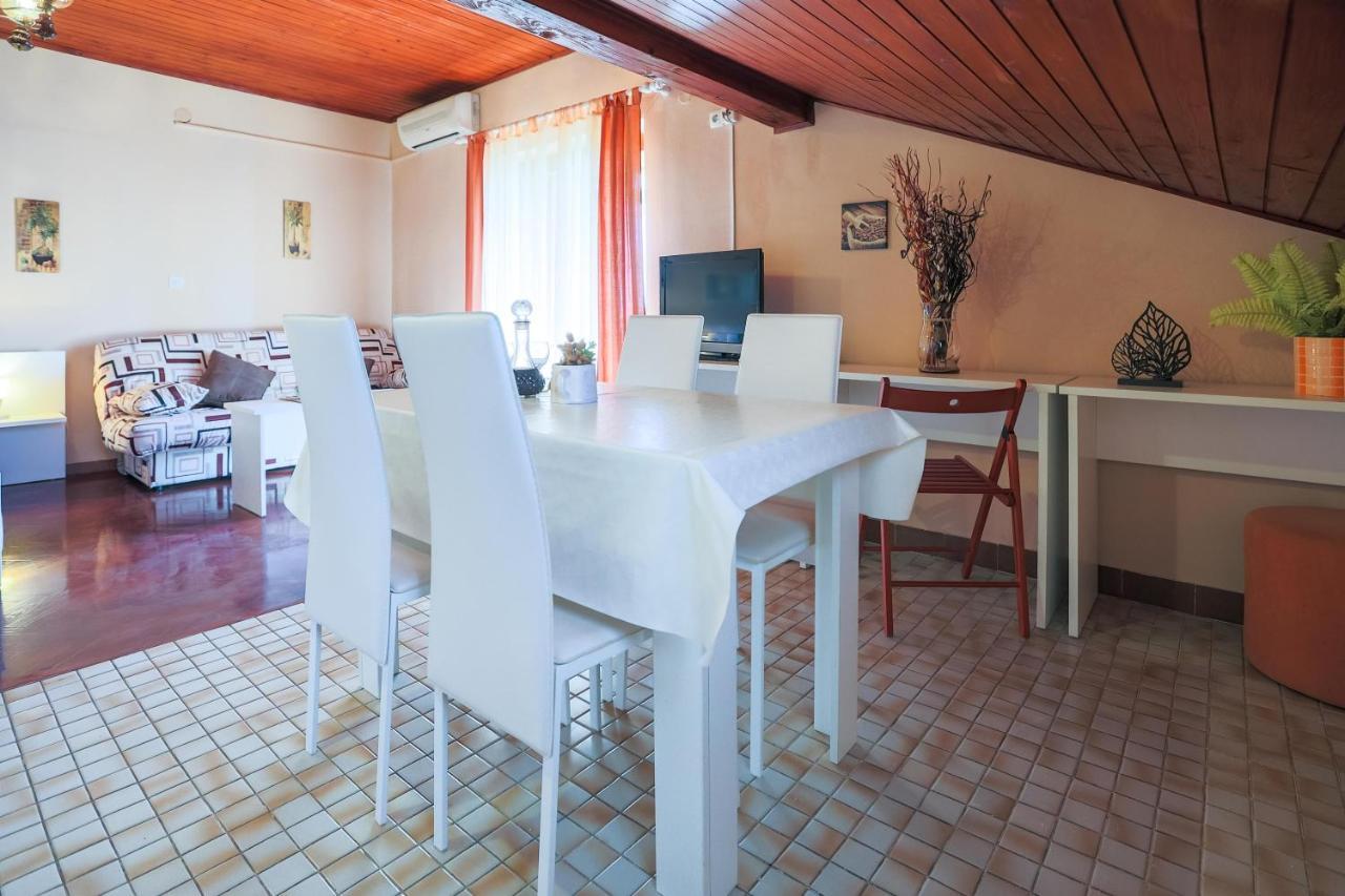 Apartments And Rooms Sinka Биоград на Мору Екстериор снимка