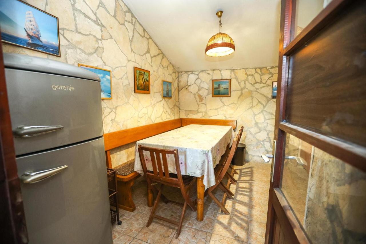 Apartments And Rooms Sinka Биоград на Мору Екстериор снимка